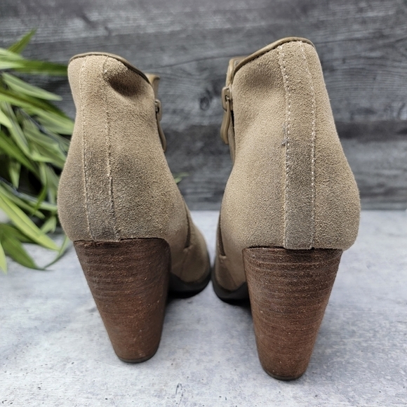 Very Volatile | Tan Suede 4" Heeled Booties Size 7.5 - Picture 8 of 11